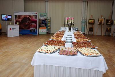 Nach dem offiziellen Teil wurden die Gäste zu einem Imbiss eingeladen. 