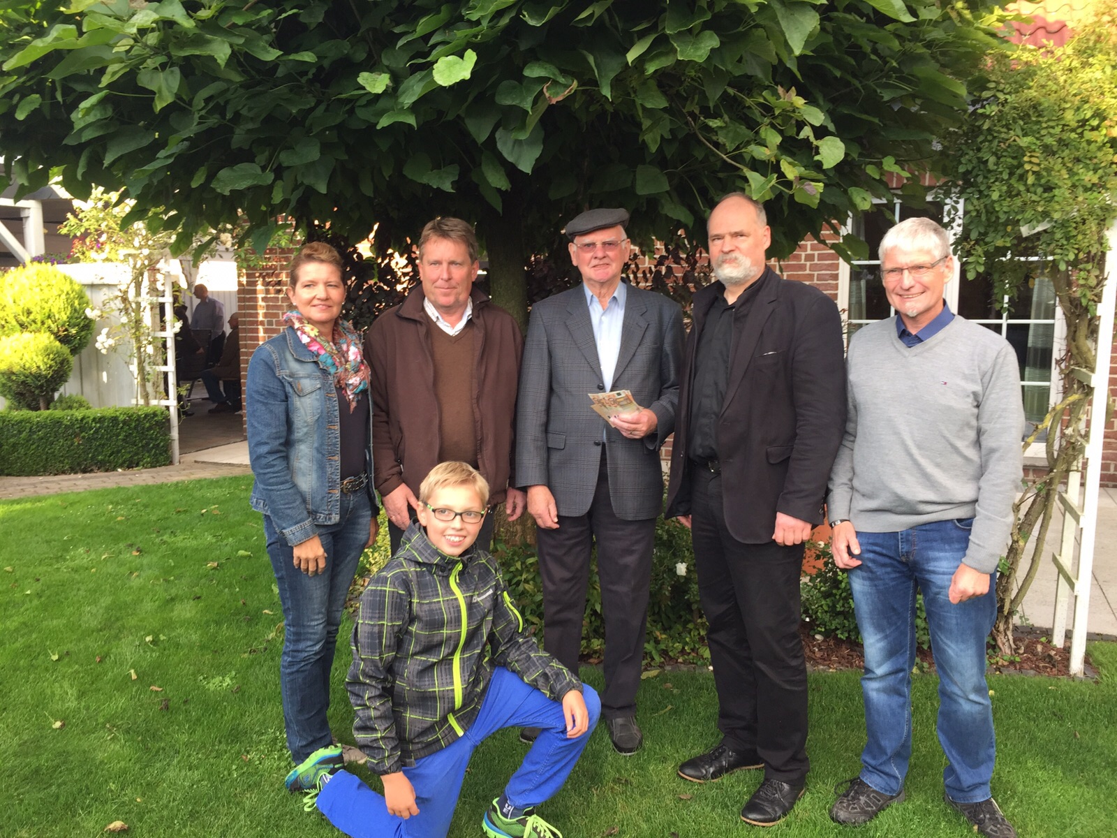 Marie-Luise Horst-Eckert, Bernd Stute, Tobias Blank, Karl Marquard, Pastor Gerhard Tebbe und Dirk Blank